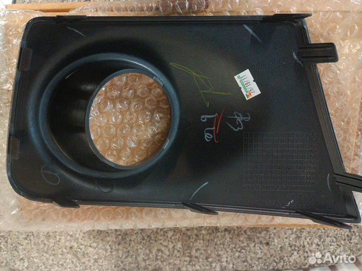 Рамка противотуманной фары Митцубиси Л200 Mitsubis