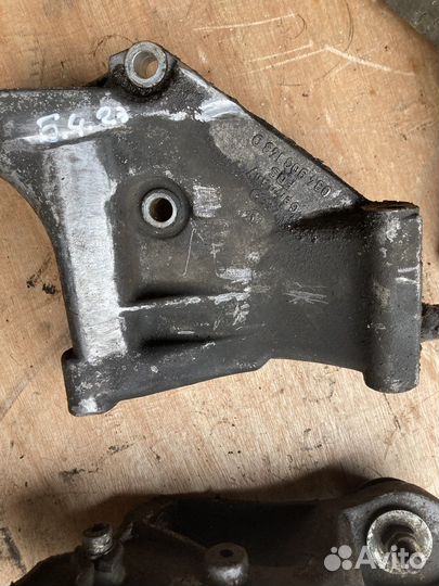 Кронштейн двигателя audi б4 2.3
