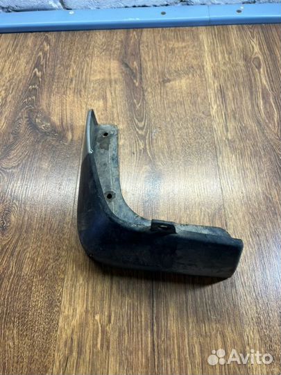 Брызговик задний левый Nissan Tiida С11 хэтчбек