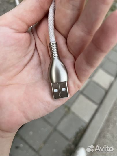 Зарядка на iPhone провод
