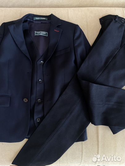 Костюм тройка для мальчика 146 состояние отл