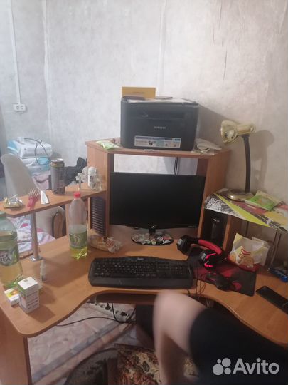 Продам компьютерный стол угловой