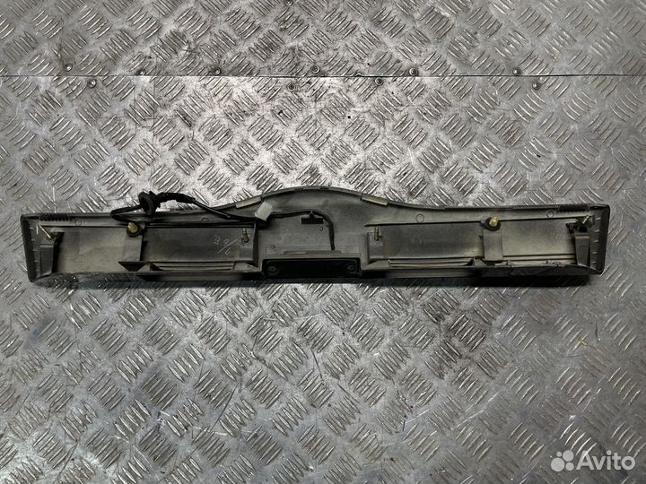 Накладка крышки багажника Toyota Prius 20