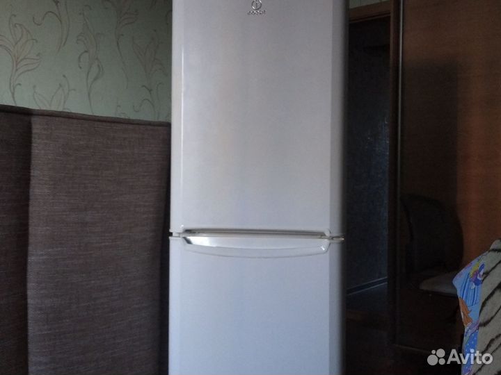 Холодильник indesit