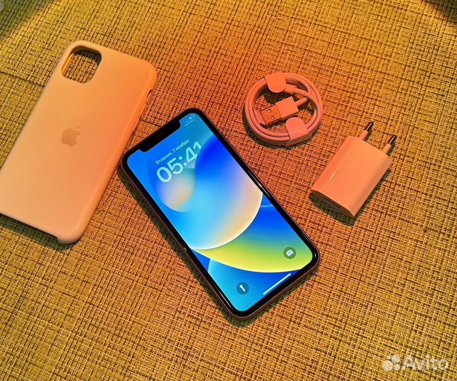 iPhone 11, 64 ГБ