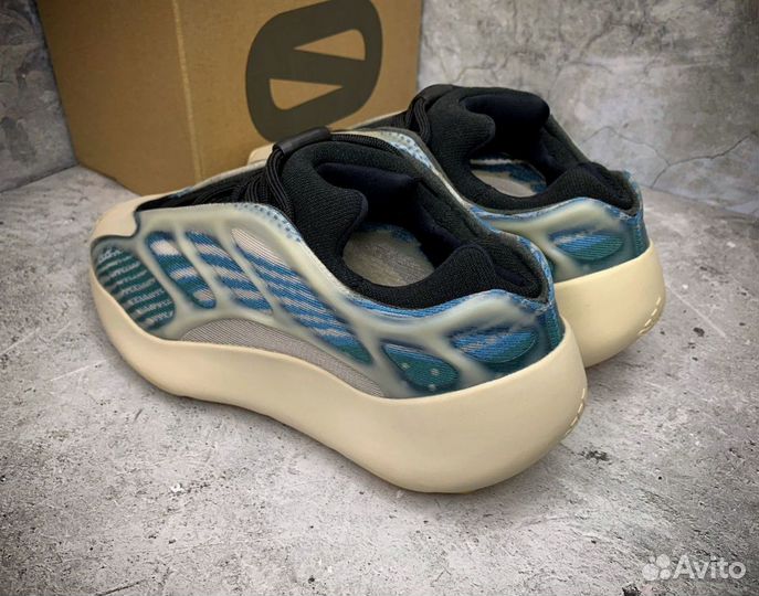 Кроссовки Adidas yeezy boost 700 v3