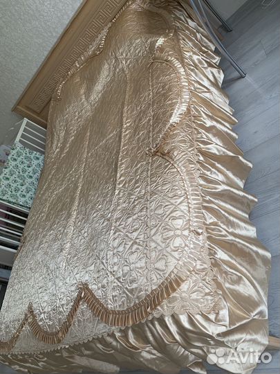 Покрывало с подушками