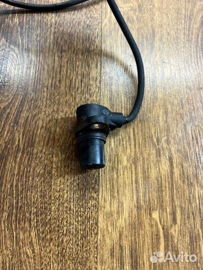 Датчик положения коленвала Volkswagen Passat B5+