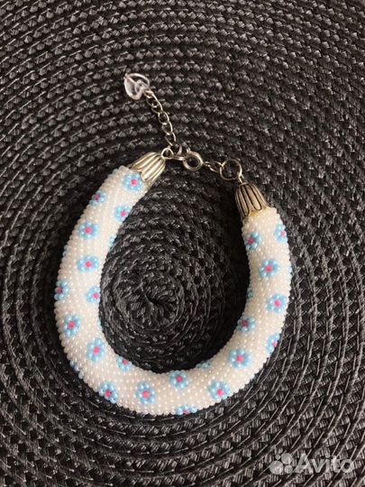 Бисерные украшения(жгуты и браслеты) /поделка