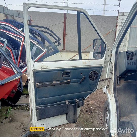 Дверь левая Renault Trafic 1 80-01