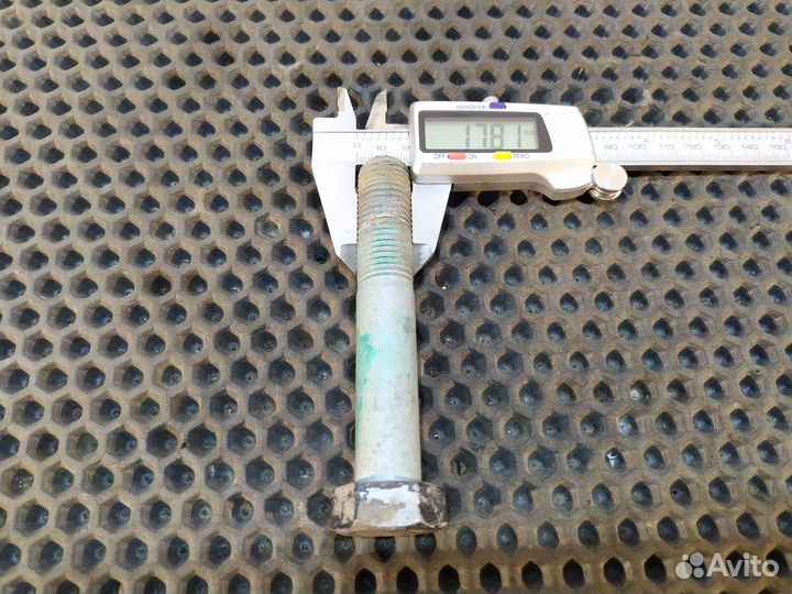 06014946724 Комплект болтов реактивной тяги