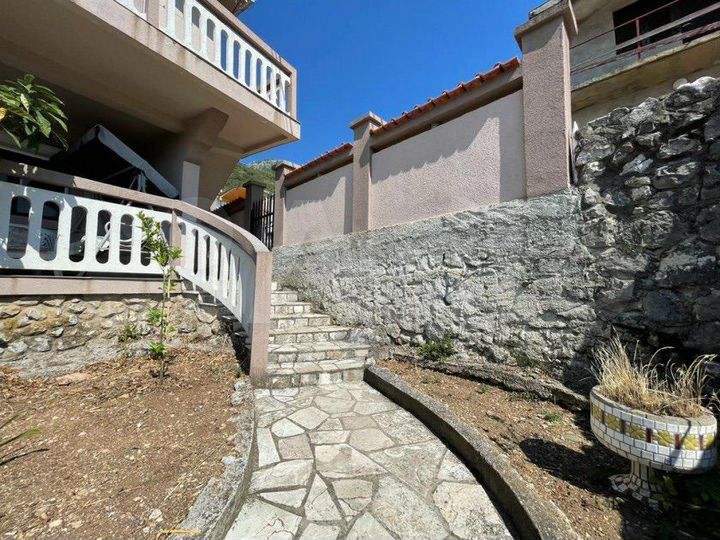 Дом 150 м² на участке 198 м² (Черногория)