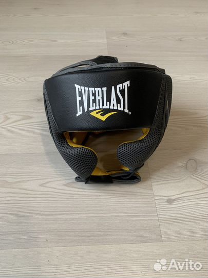 Боксерские перчатки и амуниция