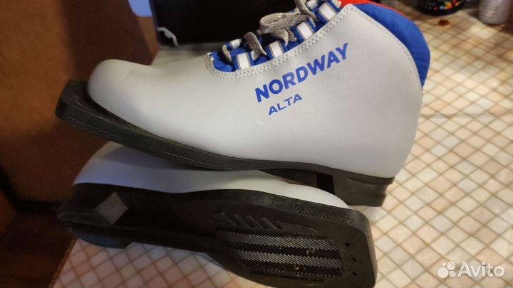 Лыжные ботинки