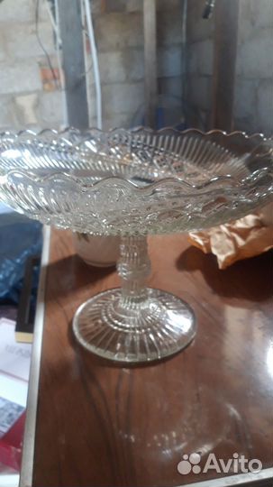 Ваза для фруктов на ножке