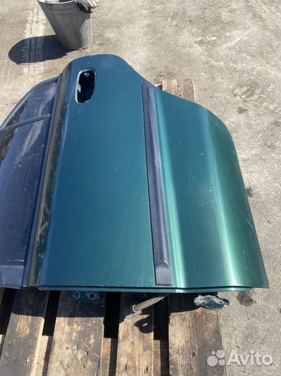 Задняя левая дверь mitsubishi carisma