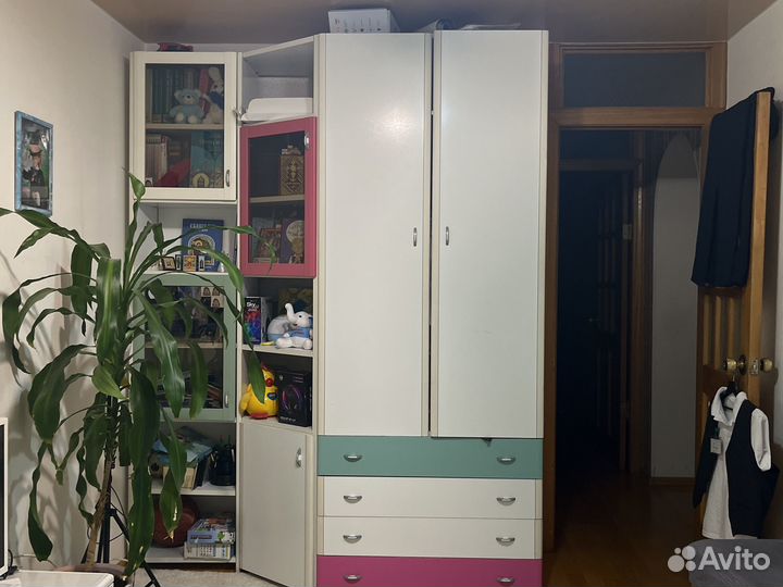 Комплект мебели в детскую