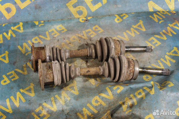 Передняя полуось Nissan Terrano 1