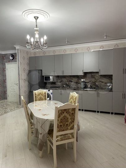 2-к. квартира, 57 м², 1/4 эт.