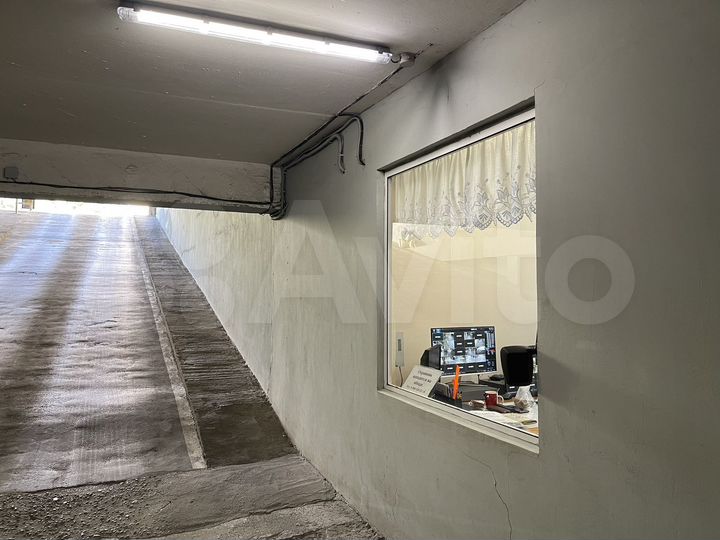 Машиноместо, > 30 м²