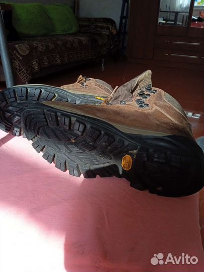 Треккинговые ботинки