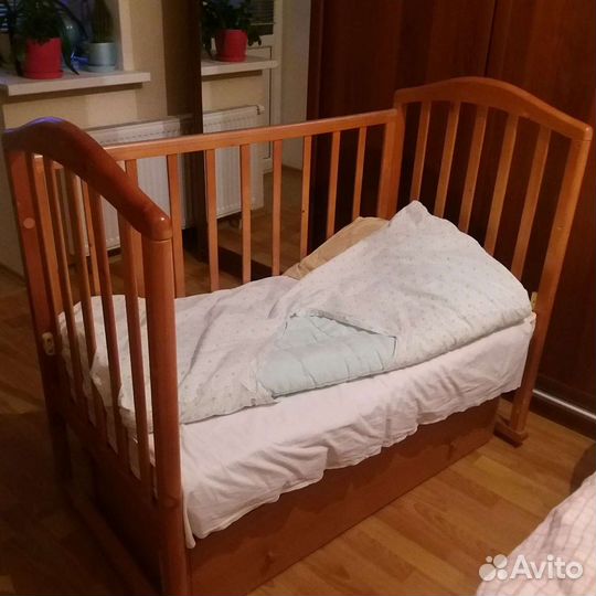 Детская кровать-маятник