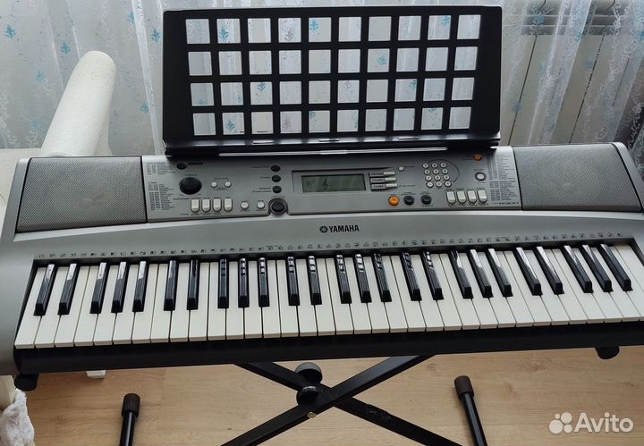 Синтезатор Yamaha PSR - R300