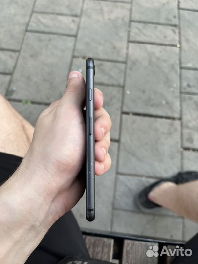 Телефон iPhone 8 64 gb