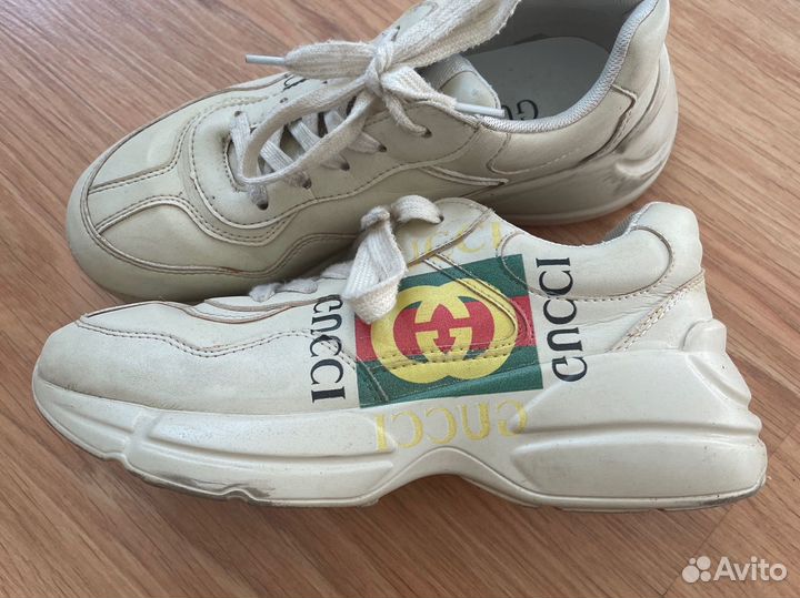 Детские кроссовки