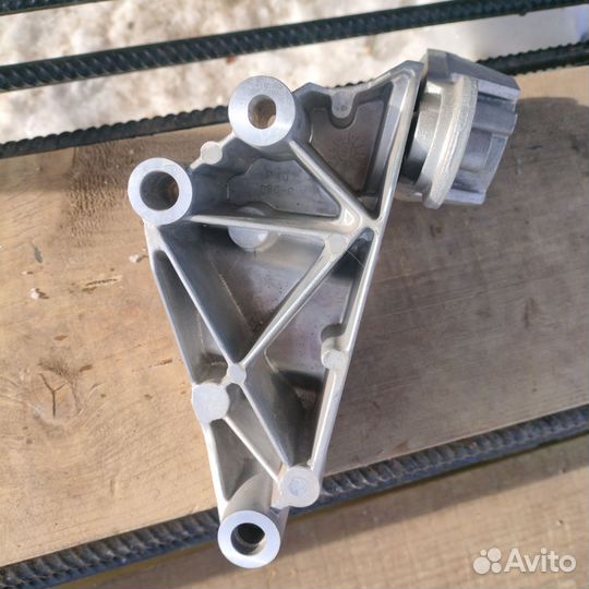 Ролик натяжной c механизмом натяжения