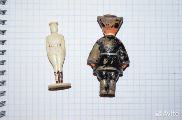 Две игрушки,фигурки.Народы СССР и На посту