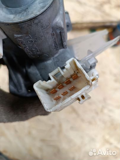 Замок зажигания Toyota Corolla 150