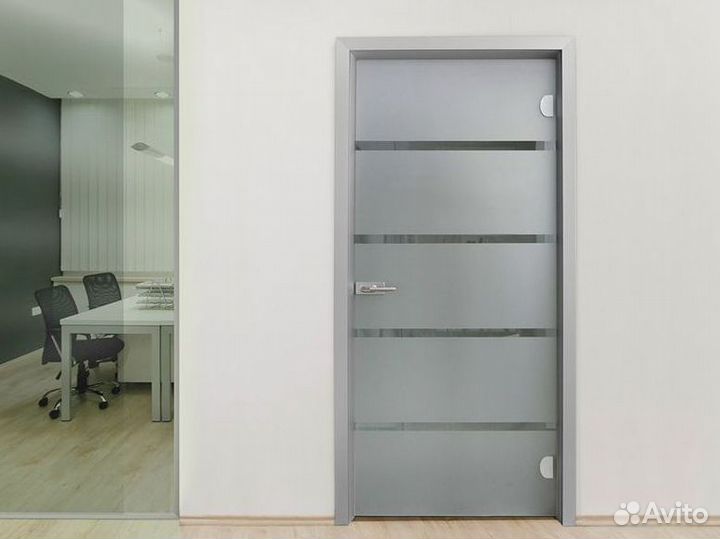 Стеклянная дверь