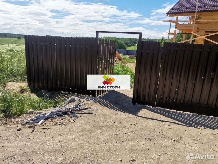 Забор из евроштакетника