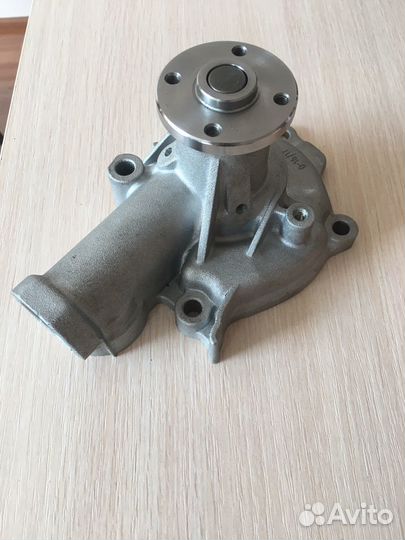 Помпа на mitsubishi galant
