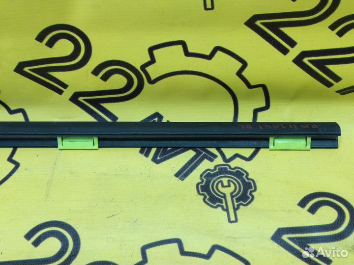 Молдинг стекла (на дверь) задний левый Honda Cr-V