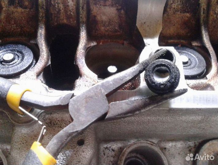 Замена маслосъемных колпачков Volkswagen