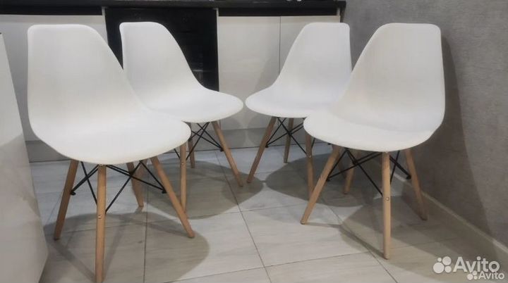 Стол и 4 стула eames