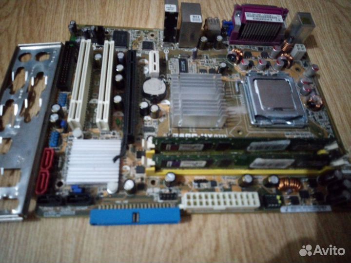 Материнская плата 775 с процессором и памятью