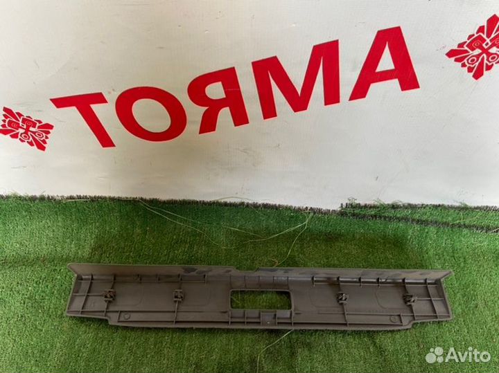 Планка багажника Nissan Bluebird ENU14