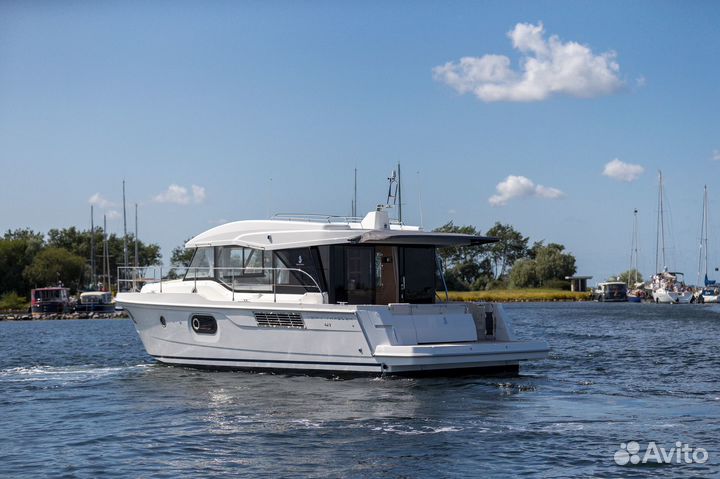 Яхта Beneteau Swift Trawler 41 Sedan