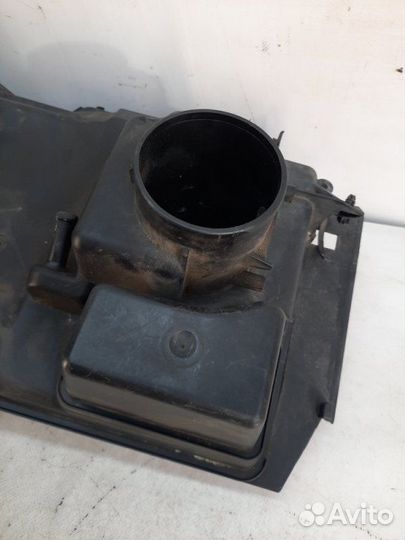 Корпус воздушного фильтра Volvo S40 седан 2.4