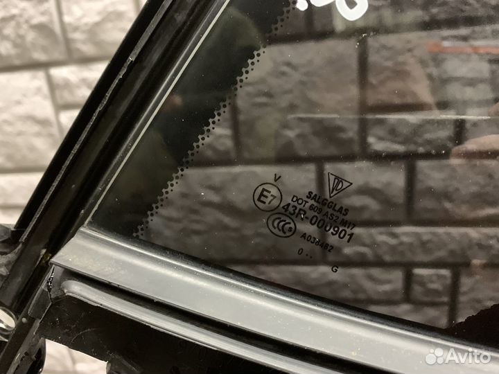 Porsche Panamera Стекло двери задней левой