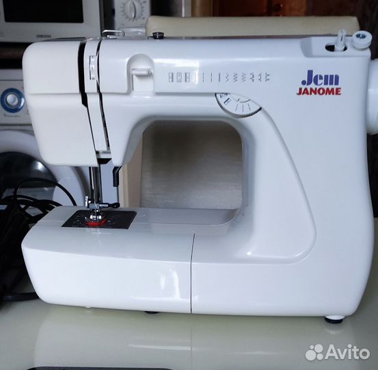 Швейная машина электрическая с педалью