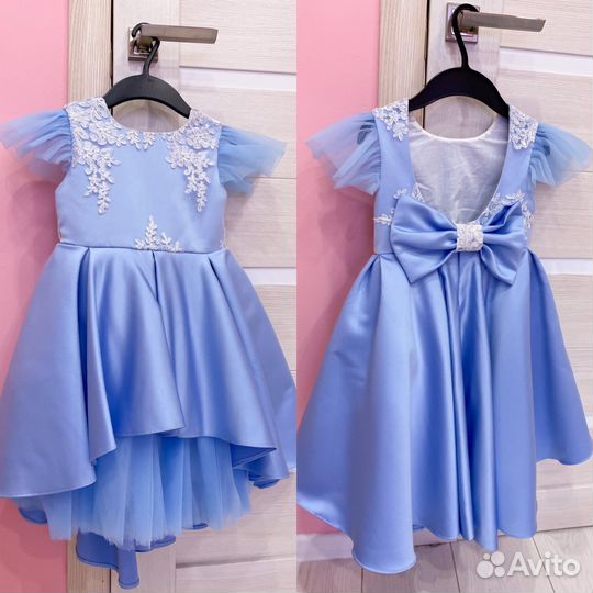 Голубое платье
