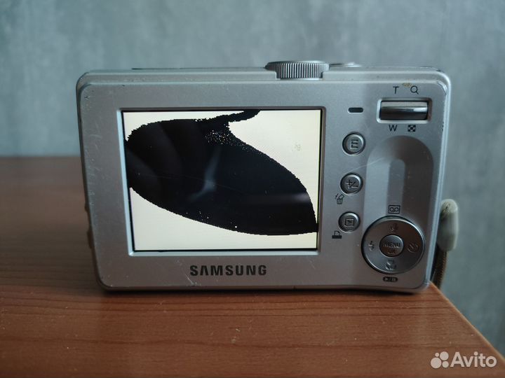 Цифровой фотоаппарат Samsung D70(на запчасти)