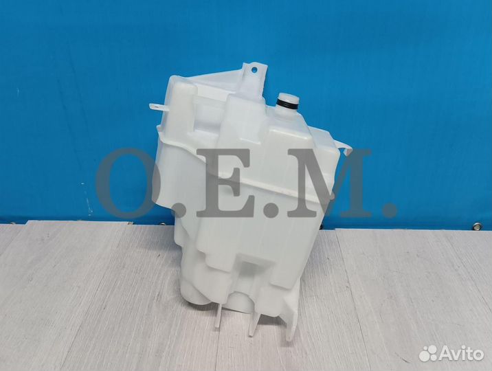 Бачок омывателя Toyota Rav4