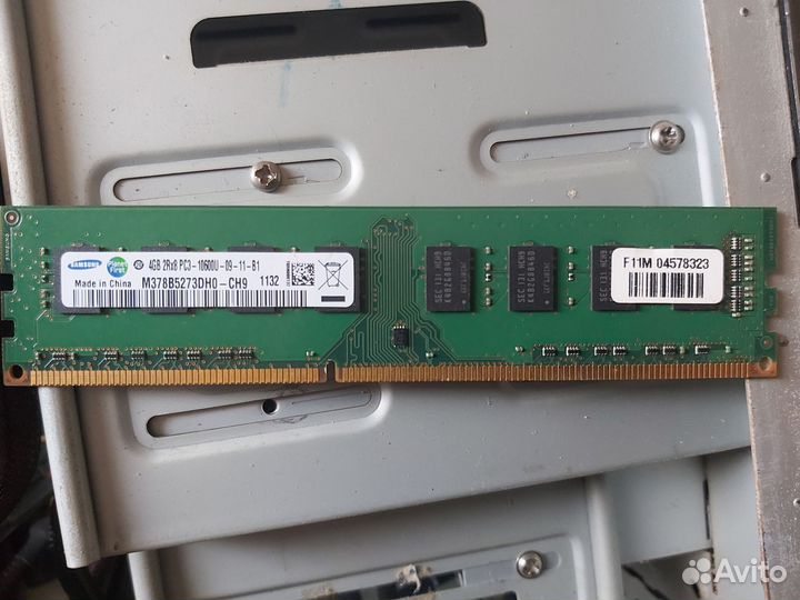 Материнская плата с процессором и памятью