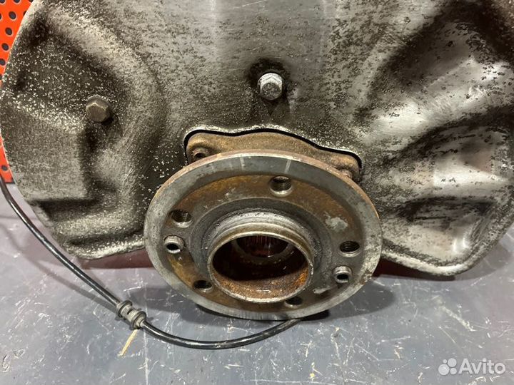 Кулак поворотный левый Mercedes-Benz Gle W166 2018