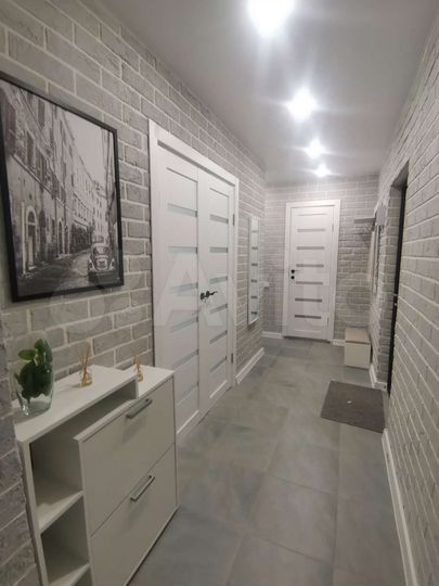 2-к. квартира, 52 м², 1/10 эт.